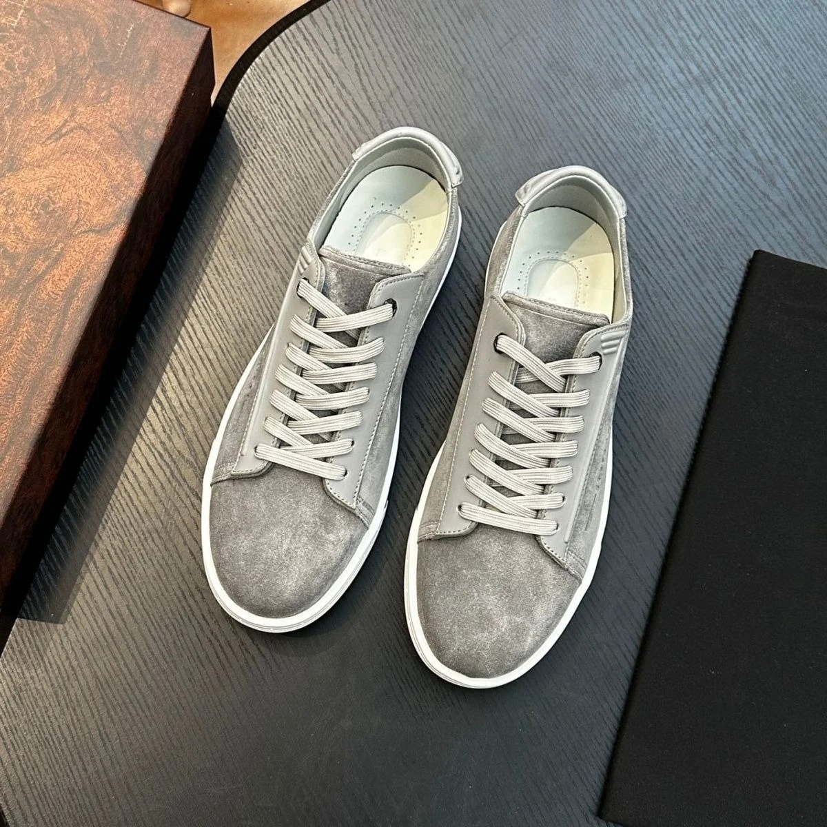 

Men's Suede Spliced Lightweight Low-Top Sneakers Comfortable Breathable Casual Simple Minimalist Unique Trendy Shoes