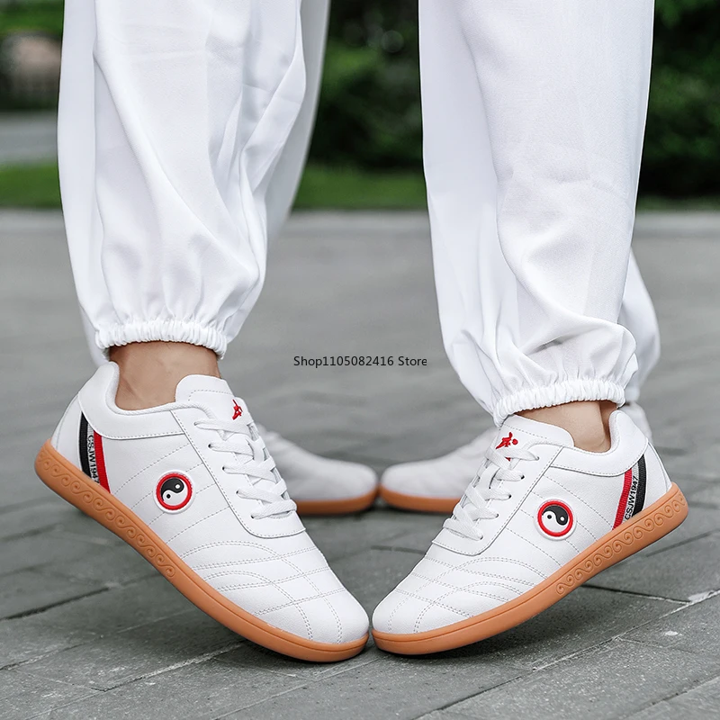 Scarpe per arti marziali in pelle Scarpe comode Tai Chi Scarpe tradizionali cinesi antiscivolo Scarpe da ginnastica Wushu morbide e leggere