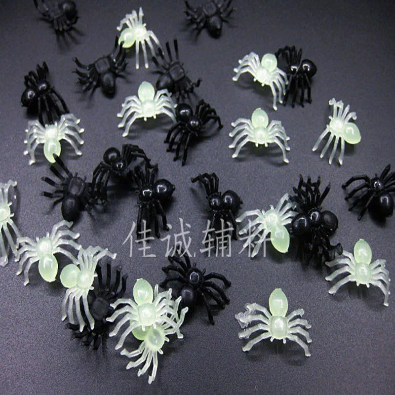 50PCS Spider Simulation of Spider Halloween Black Glow in the dark Plastic Mini Spider Decorative Toys Cool Halloween Party Toys