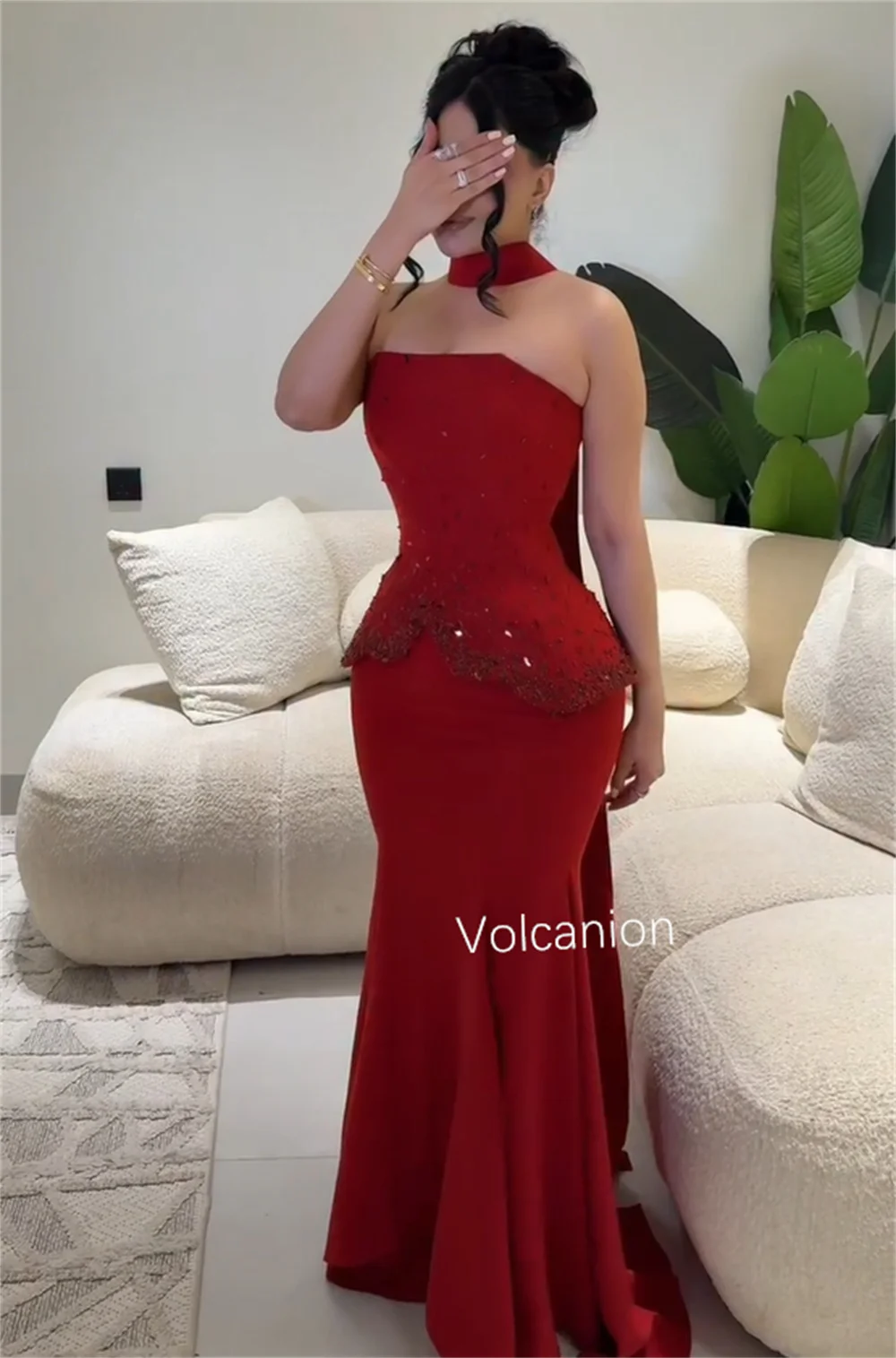 カスタムメイドの高級ジャージプリーツスパンコール付きトランペット型ストラップレスロングドレス、オーダーメイド、中国風