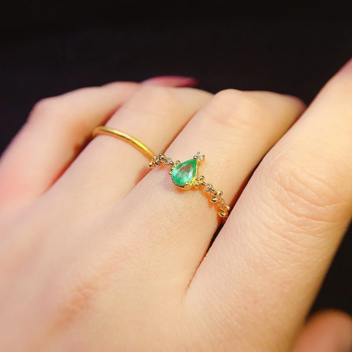

Designer Design Refined Natural Emerald Ring Pure Silver Delicate Luxury Design Elegant Chic Romantic Gift
