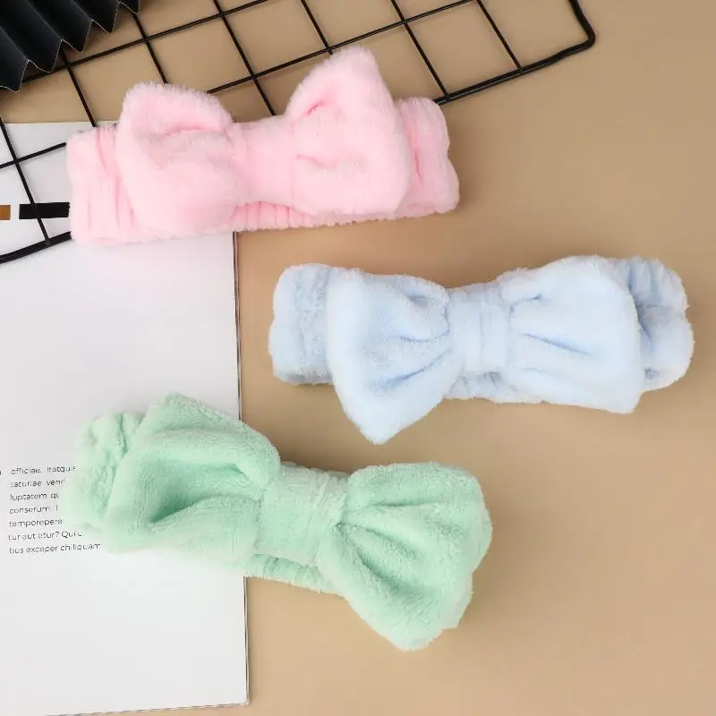 12-teiliges Reise-Kosmetikset - Auslaufsichere Flaschen mit Gesichtsreinigungs-Stirnband, Handgelenkschlaufe, Sprühflasche & Gesichtsmasken-Schale