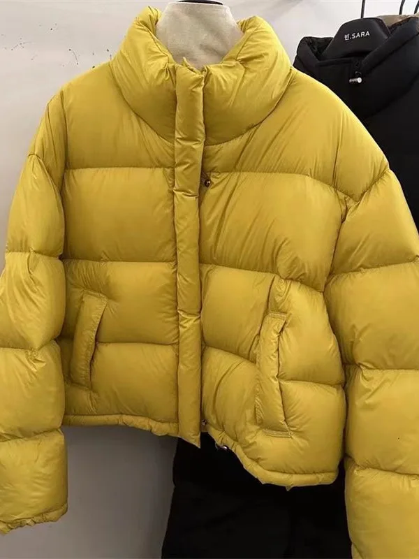 

Модная повседневная желтая хлопковая куртка для женщин, новая зимняя модель, теплая дутая куртка-пуховик, верхняя одежда, трендовая, с воротником-стойкой, с длинными рукавами