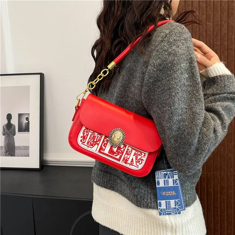 

Chain Flap Square Bag, Dual Compartments with Adjustable Strap, Vintage-Inspired Design, Shoulder & Crossbody Function, New 2026
