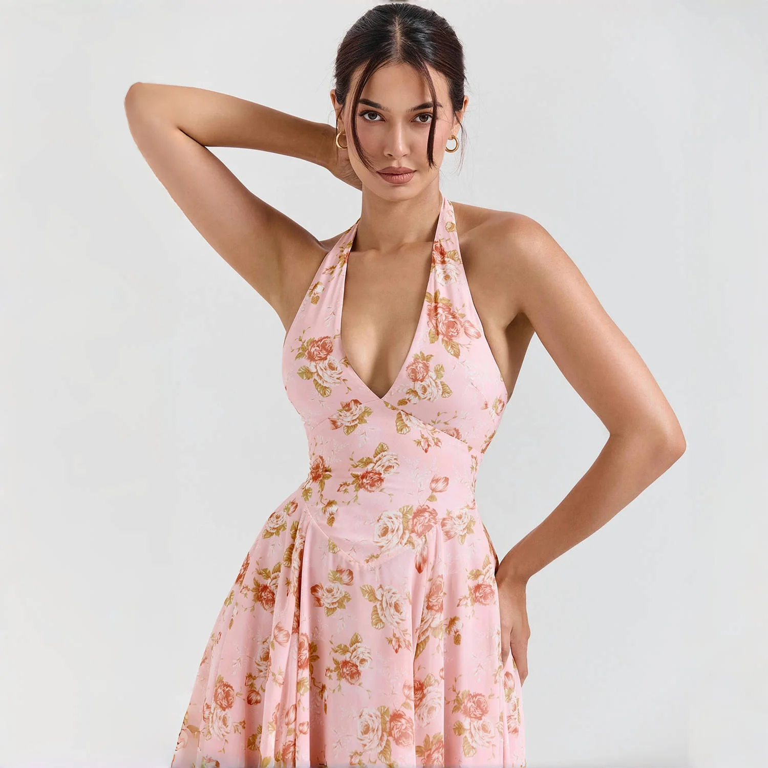 

The new V-neck neck sexy backless floral holiday dress is stylish, simple and versatile, with luxurious and elegant high-end dre