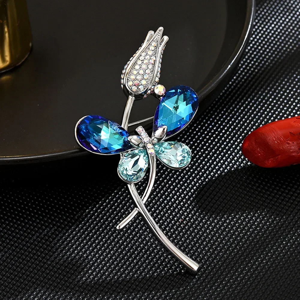 

Fashion Luxury Tulip Flower Butterfly Women Brooch Blue Crystal Rhinestone Pin Dress Jewelry Accessories Wedding Bridesmaid Gift