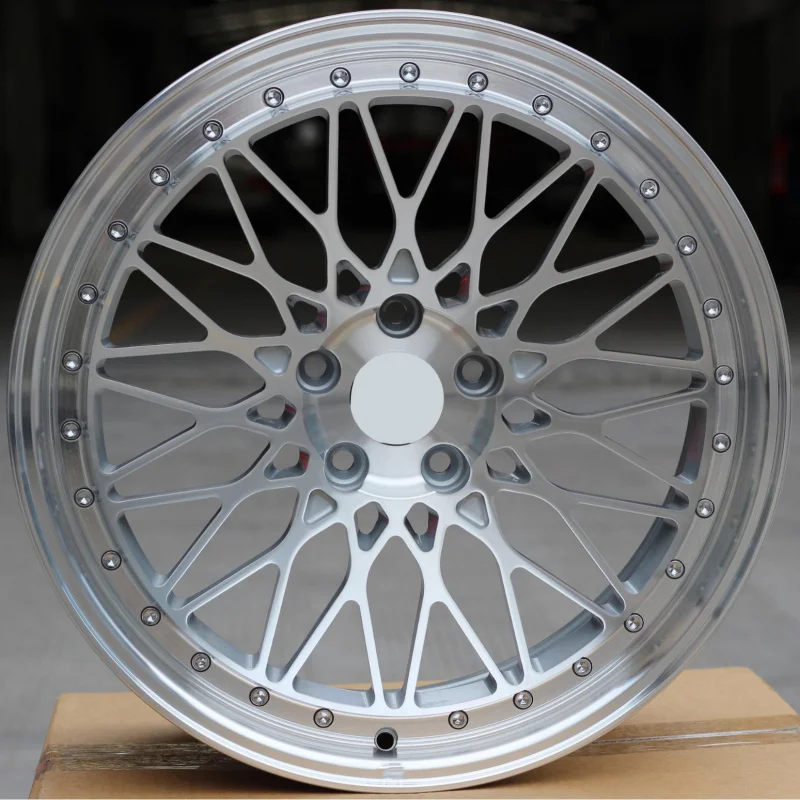 

Индивидуальная обработка18 дюймов 22Высококачественные кованые колеса из алюминиевого сплава6061 Прямые поставки с фабрики материала