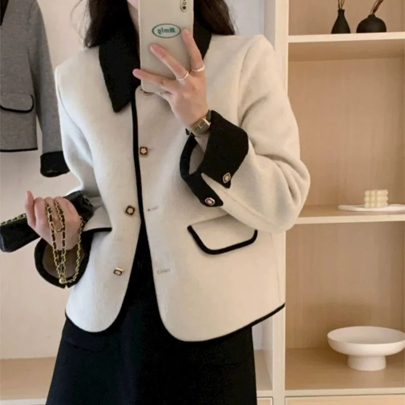 2025 Nuovo cardigan lavorato a maglia corto autunno inverno Cappotto in puro colore stile francese Capispalla di alta qualità per donna