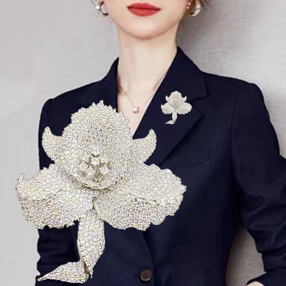 Winter New High-end Inlaid with Zircon Flower Brooch Luxury Design Iris Rose Orchid Corsage Clothing Accessories Pin Women Gifts