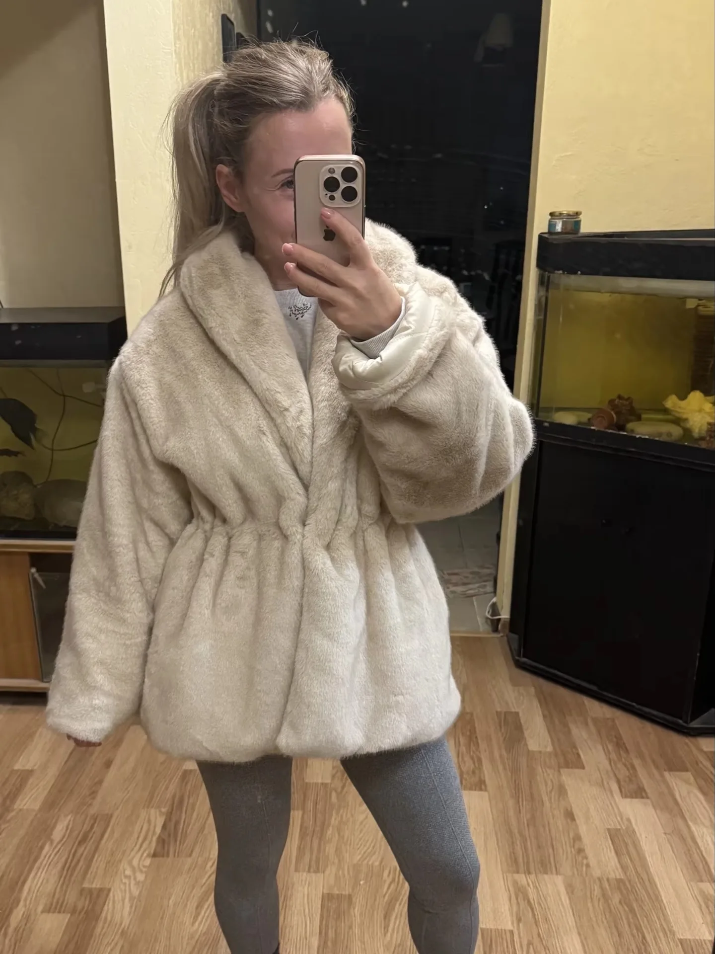 Laur 2026 Women Faux Fur Short Coat, Lapel Collar Drawstring Waist Warm Fuzzy Plush Jacket Winter Loose Outerwear for Ladies