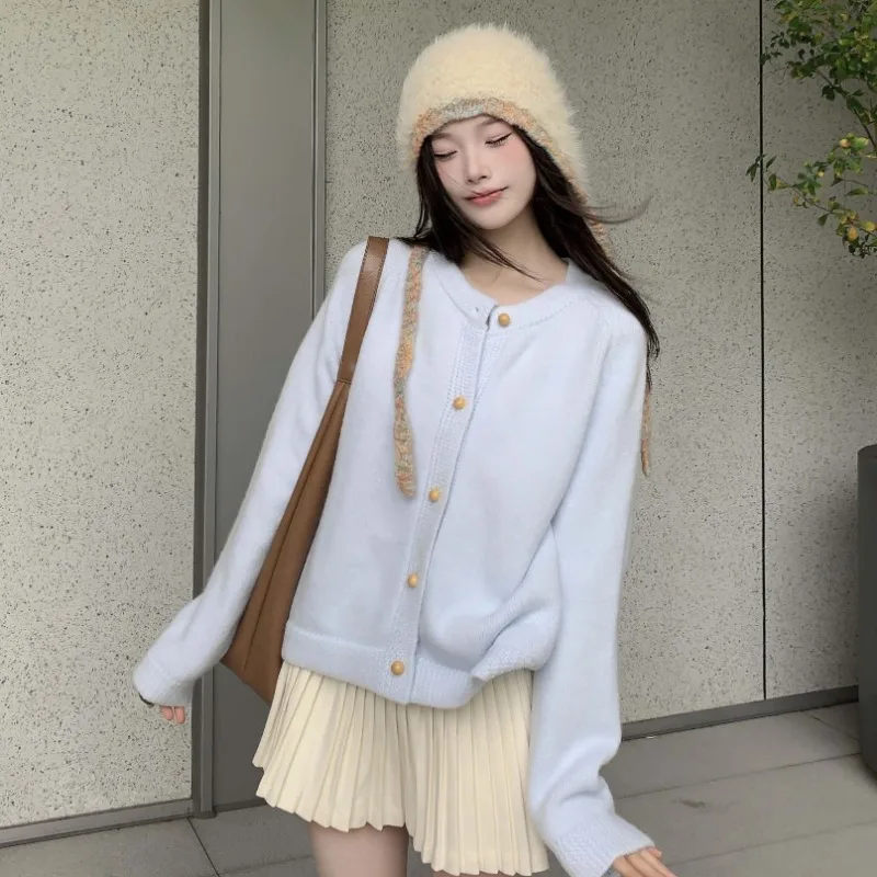 Nowy kardigan 2025 podkreśla Twoją osobowość, słodki styl. Luźny krój, mieszanka wełny, modny materiał.