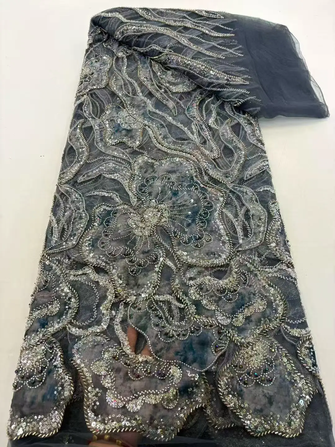 Encaje bordado de cuentas nigerianas africanas hechas a mano con tela de lentejuelas francesas de alta gama para vestidos de novia elegantes a la moda