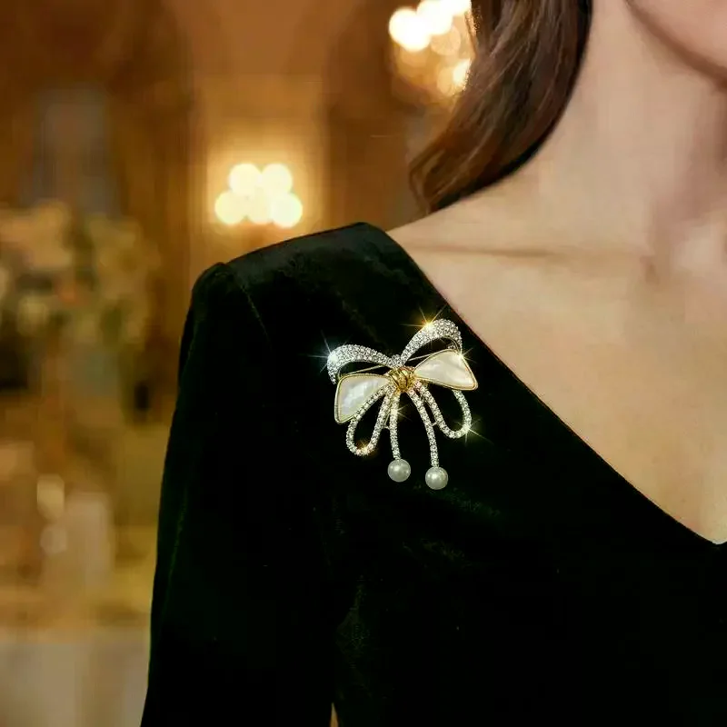 Fashion Pearl Bow Brooch for Sweater Small Elegant Women Pin for Bridal Wedding Party Dress Accents