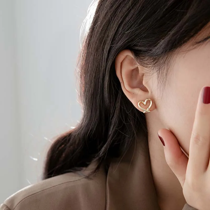 Versatile Ear Clips for Women No Ear Holes Required Perfect for Daily Wear Comfortable Sleep-Easy Earring Removal Stylish Temper