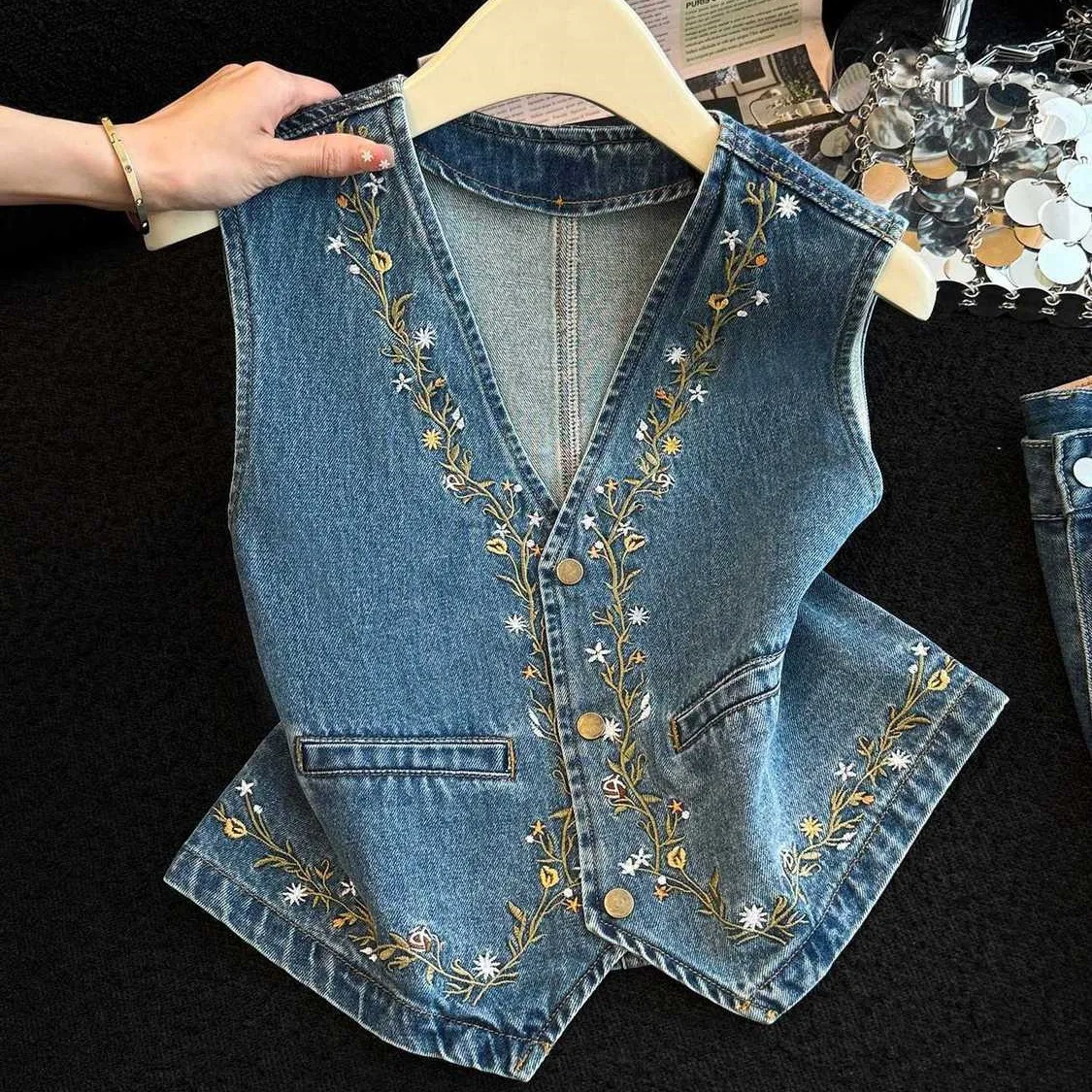 European Retro Embroidered Denim Vest Women's 2026 Spring and Summer New Loose Stacked Sleeveless Jacket Chaleco Mujer Top
