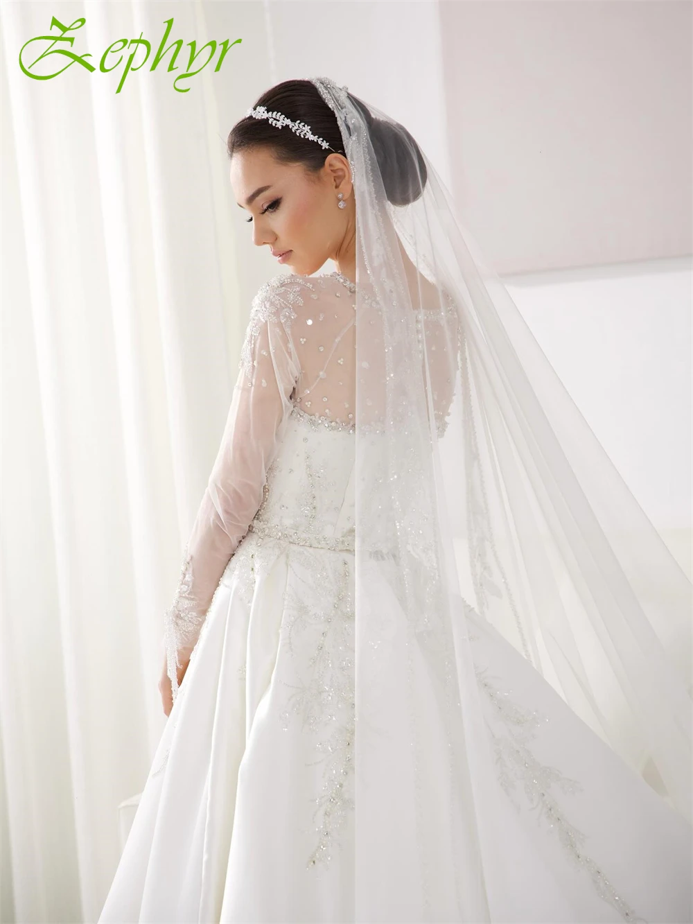 Aangepaste elegante witte satijnen trouwjurk formele o-hals lange mouwen bruidsjurken zachte a-lijn kapel trein vestido de novia