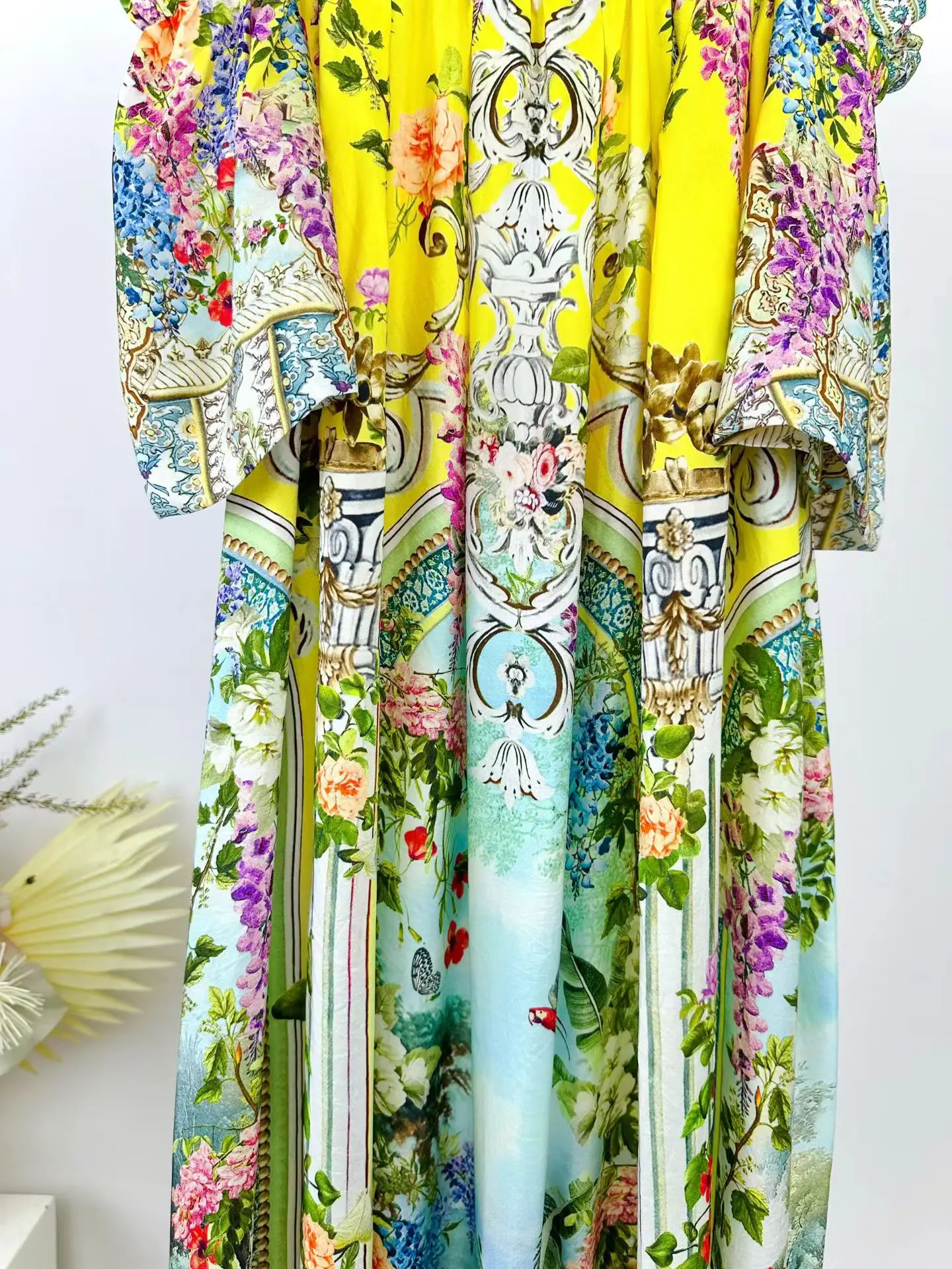 ชุดเดรสยาวผ้าไหมแท้ 100% ลายดอกไม้ สำหรับผู้หญิง สายเดี่ยว ประดับคริสตัล คอเฉียง แขนสั้น เหมาะสำหรับวันหยุด