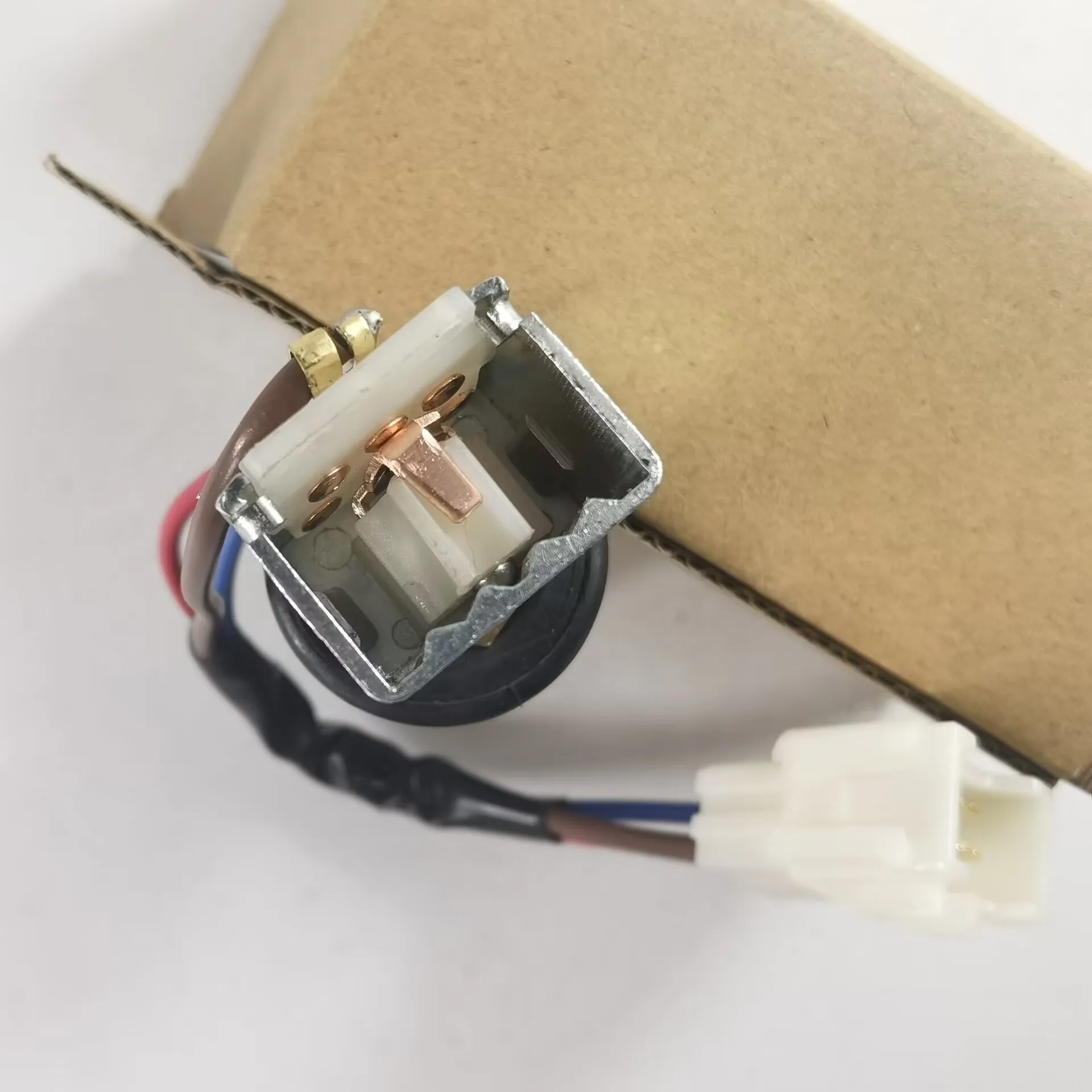 

1pc Car Main Master Light Switch Black Durable For Land Rover Defender TD5 PUMA 1998-2016 OEMAMR6104 Car Accessories