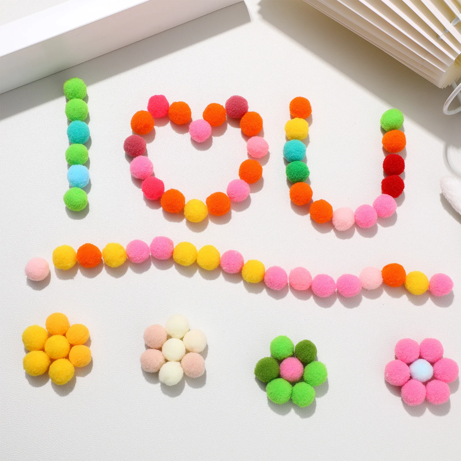 1000 peças pompons sortidos para artesanato, atividades de arte infantil, projetos artesanais, elementos decorativos, suprimentos para uso em sala de aula