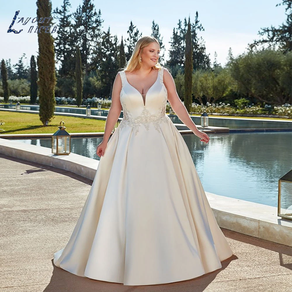 LAYOUT NICEB Classic scollo a v Backless abiti da sposa Sexy Plus Size senza maniche abiti da sposa Backless Appliques Vestidos De NoviaLAYOUT NICEB Classic V-Neck Backless Abiti Da Sposa Sexy Plus Size Senza Maniche A