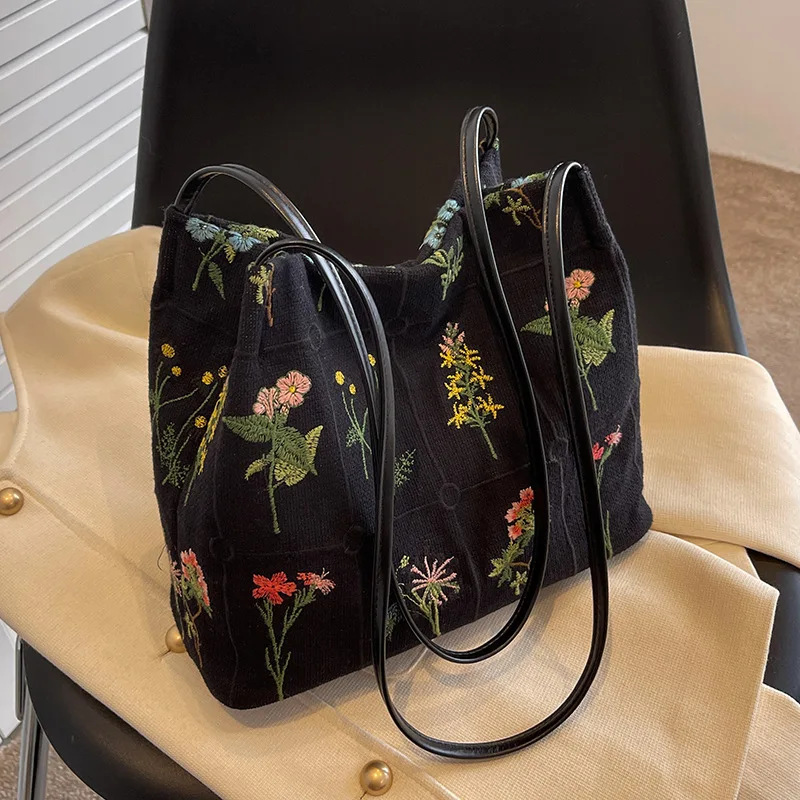 ISKYBOB 2023 Women Large Capacity Embroidered Tote Bag New Trendy Cloth Bag Shoulder Bag Black Flower Textured Bucket Bag