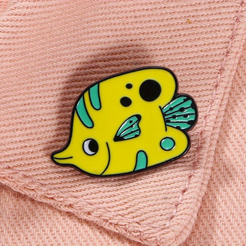 Cute Yellow Seafish Brooch Tropical Fish Student Backpack Clothing Buckle Badge Accessories