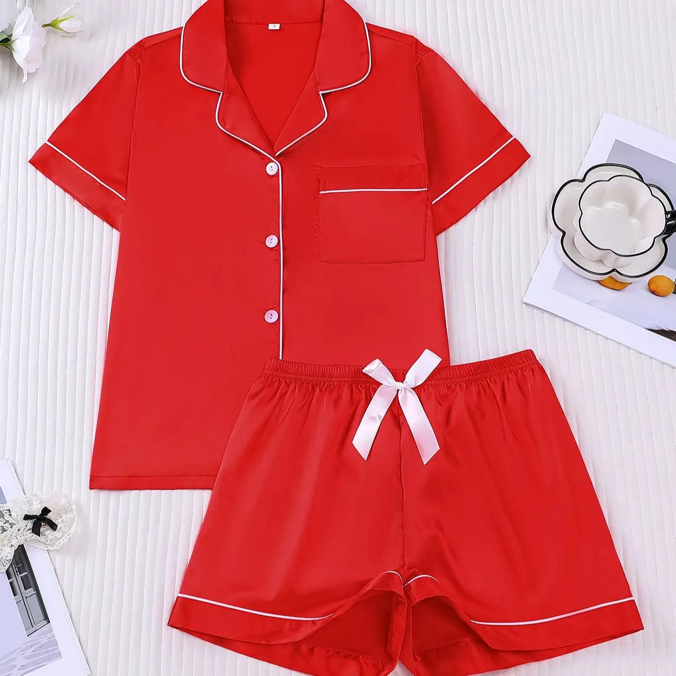 

Women's French red imitation silk lapel short sleeved shorts set with contrasting colors and edging can be worn as outerwear