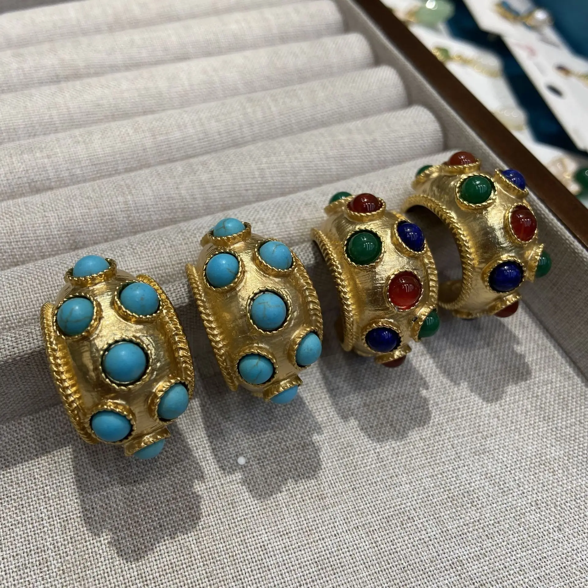 

Женские разноцветные винтажные серьги из смолы и стекла 2025 C-образный бриллиант в стиле ретро, аксессуары для ушей, женские украшения, подарки для банкета