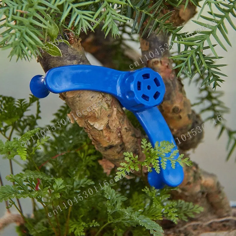 Bending tool presses a new generation of 360-degree seedling corrective strips to fix twisted branches and fruit trees