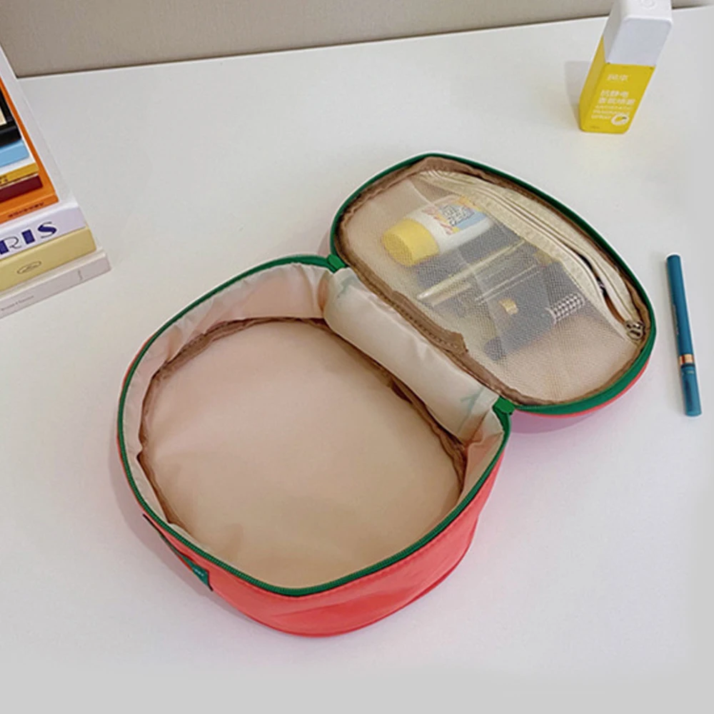 Eine Kosmetiktasche, eine Tomaten-Aufbewahrungstasche, eine Tragetasche, eine Toilettentasche, eine Make-up-Tasche – Detail 3