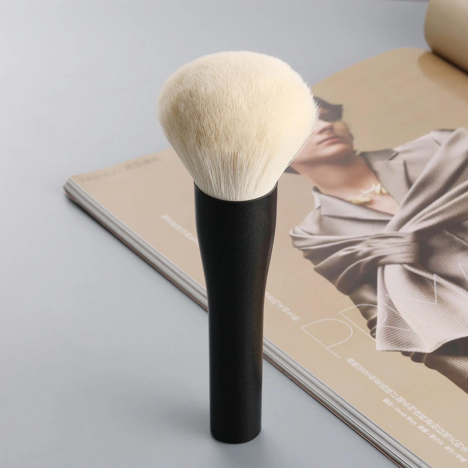 Single large powder brush quality makeup brush professional makeup tools