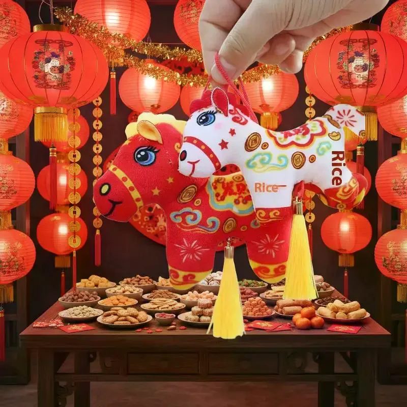 Leuke levensechte dierenjaar paard mascotte gevulde pop hanger rugzak hangend ornament