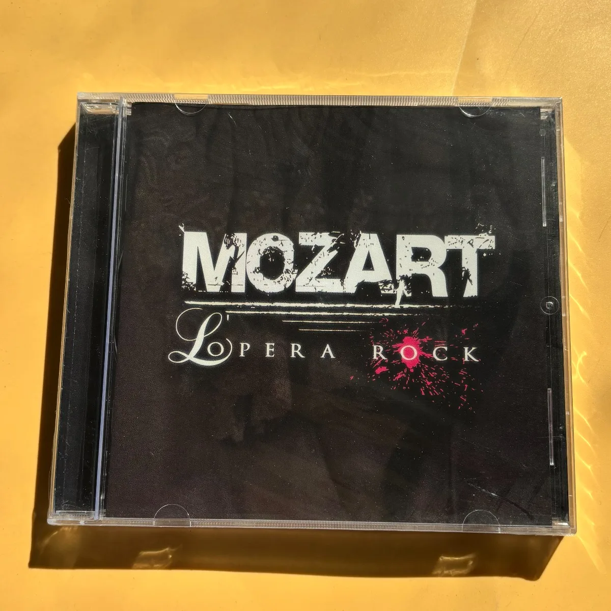 

Мозарт: L'Opera Rock – французский музыкальный саундтрек на CD. Классический рок и классическая фьюжн-музыка для любителей музыки и коллекционеров.