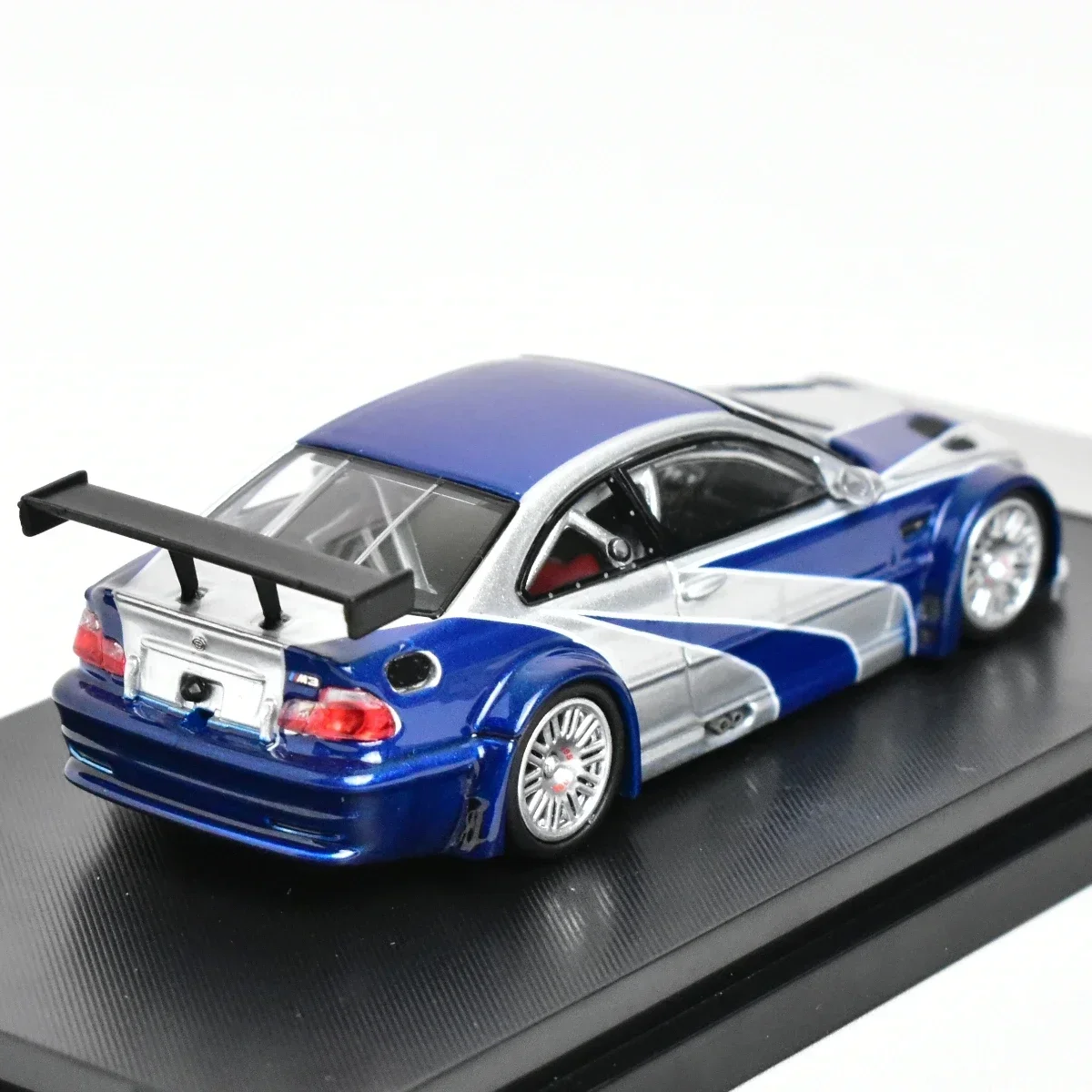 1:64 BMW E46 M3 GTR die-cast alloy simulation static model, boys collection decorative toy, for children\'s holiday gifts.