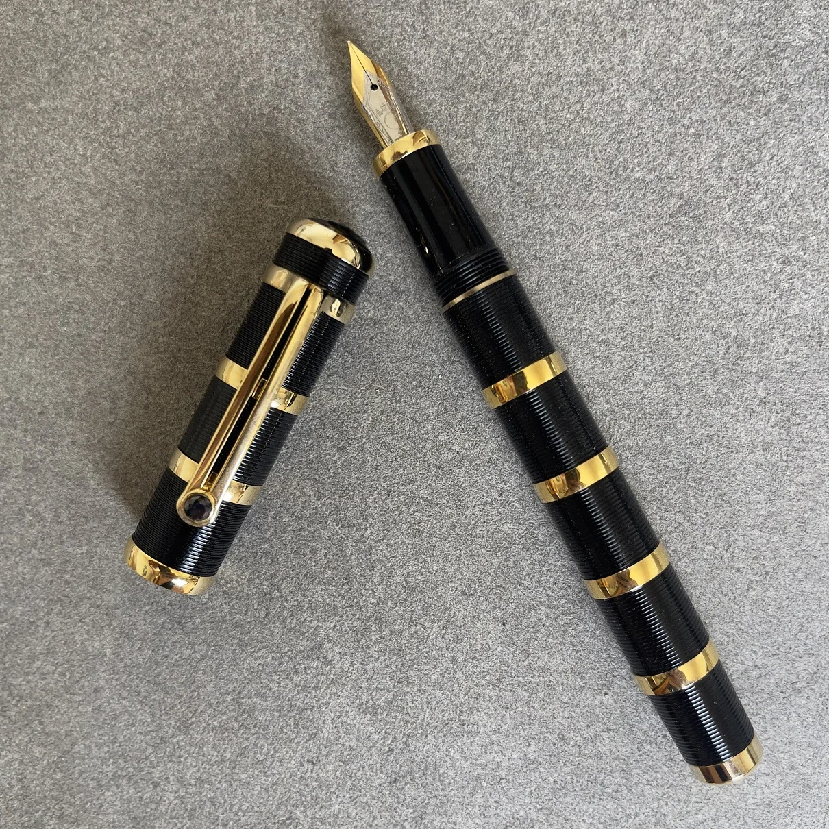 

2024 Great writer Mb Nicolaus Copernicus Rollerball Pen Black ink ballpoint pen