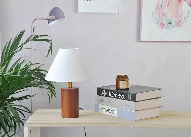 Korean Retro  Desk Lamp Wooden Base Simple Desktop Bedroom Decoration  Reading and Office  Small Home Night Light
