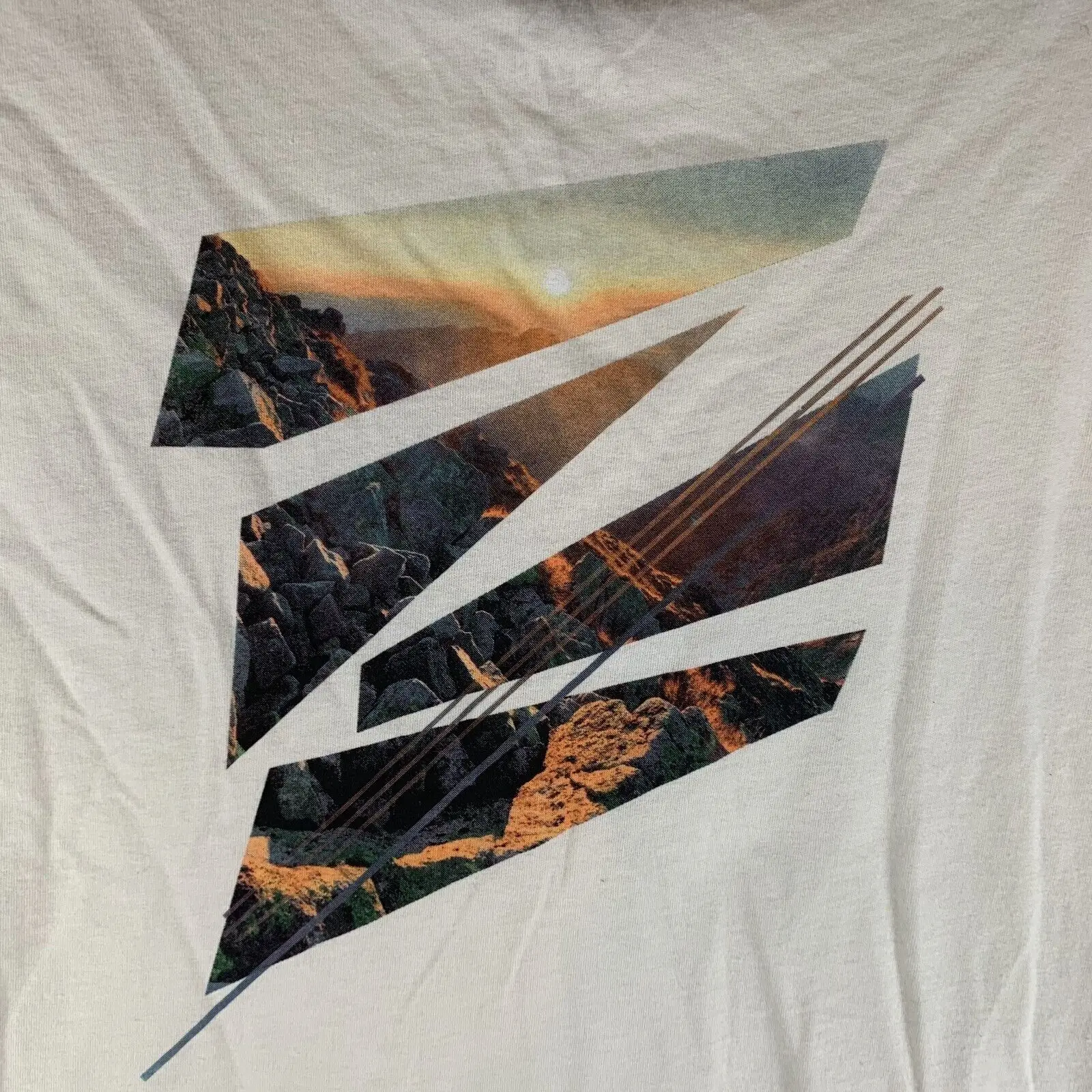 Alpine Design SS T Shirt Men's XL White Shattered Mountain Cotton 7988