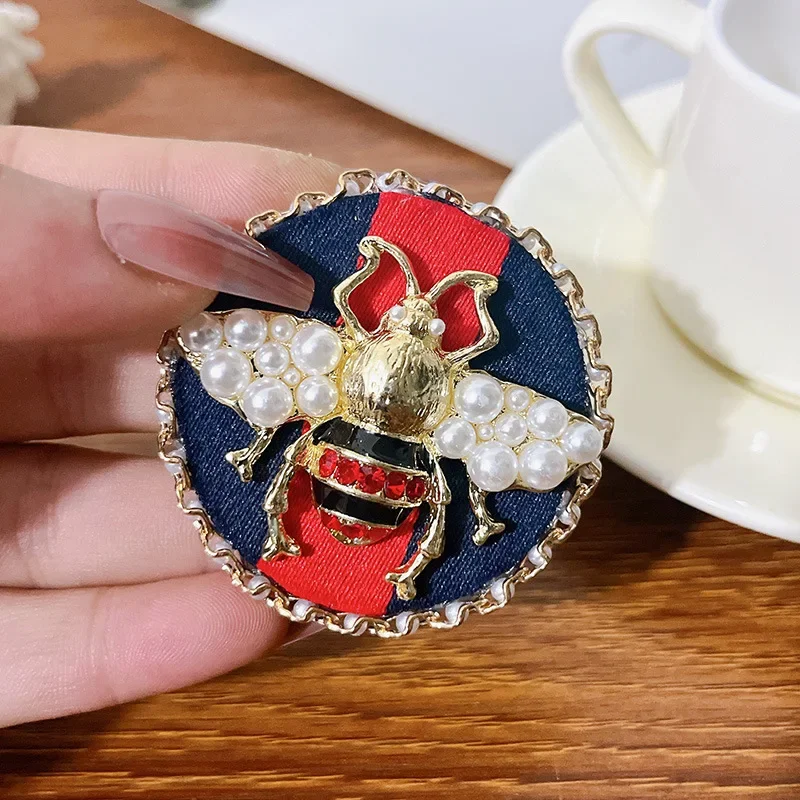 Pearl Bee Chain Brooch Handmade Fabric Retro British Style Personalized Luxury Women's High End Gifts Clothes Bag Pin Buckle