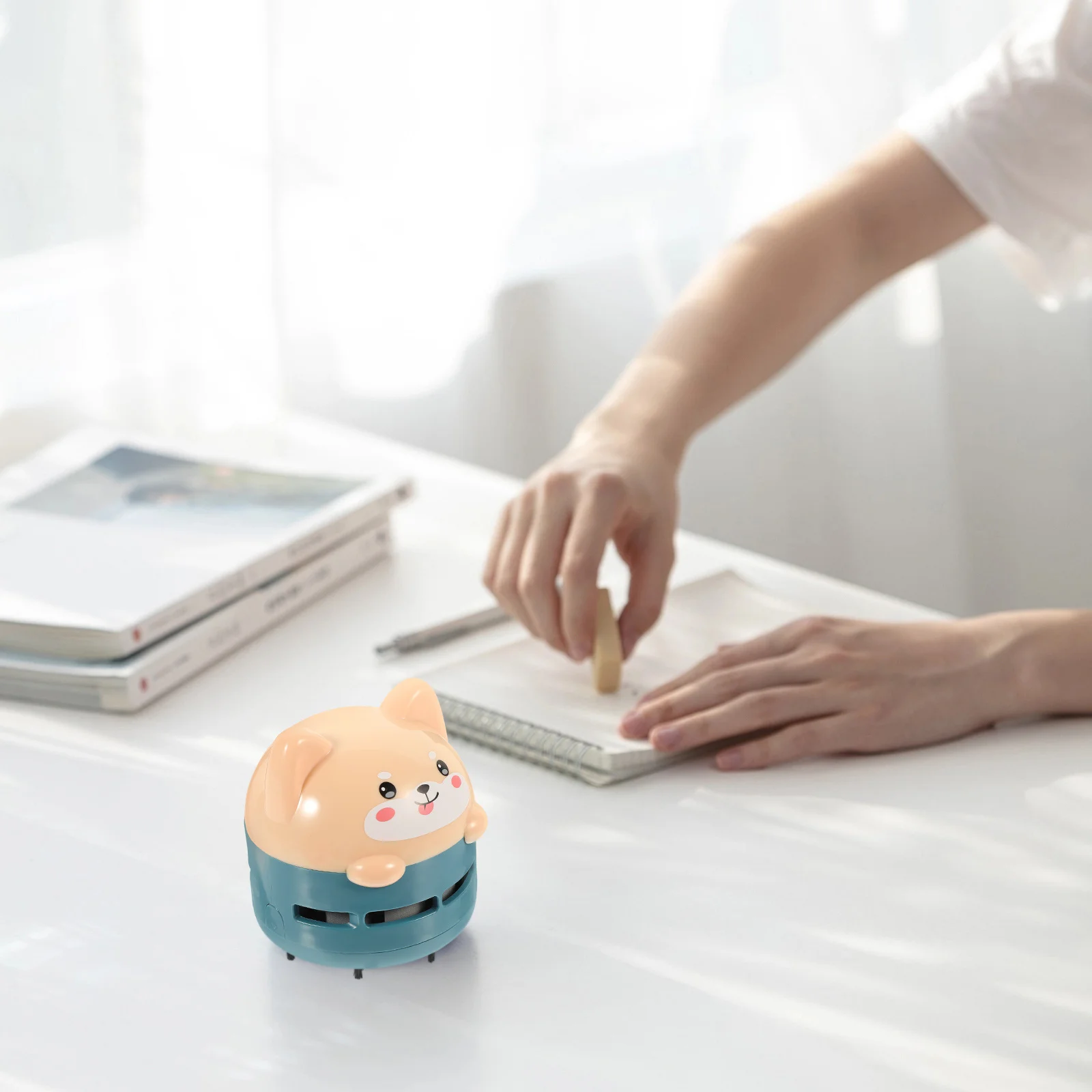 

1 pc Mini Vacuum Cleaner Portable Compact Desktop Dust Collector For Keyboard Car Furniture Usb Tabletop Cleaner