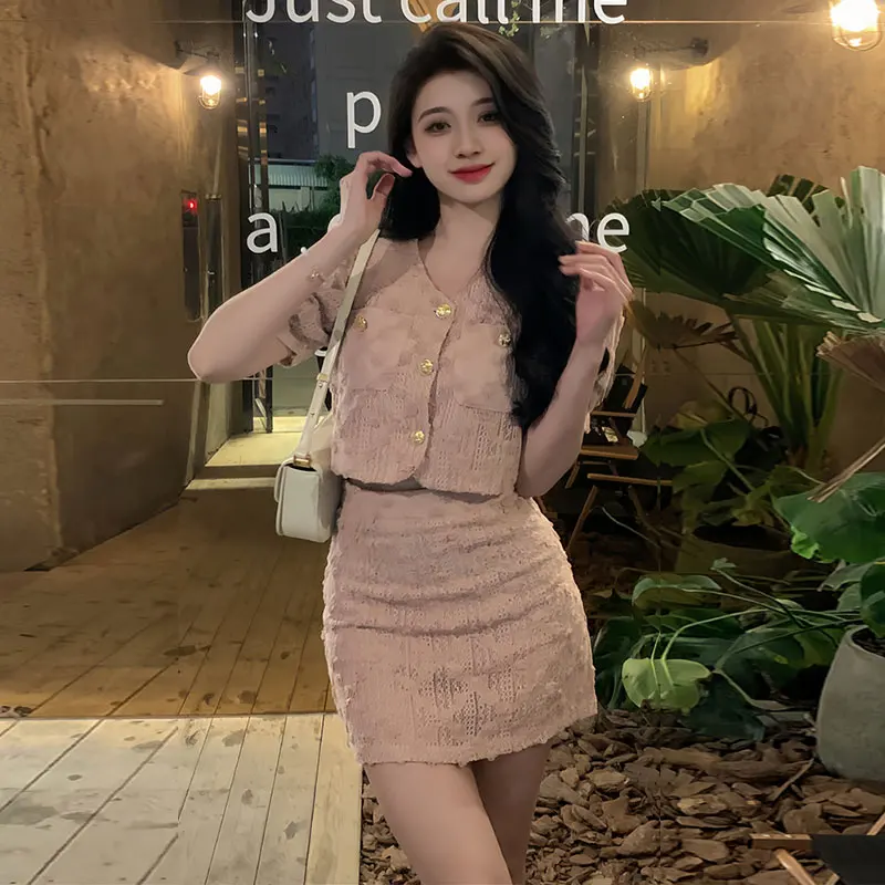 

Мягкий комплект из двух предметов в корейском стиле: омолаживающее платье, высококачественный летний модный ансамбль с коротким рукавом и V-образным вырезом, комфортный.