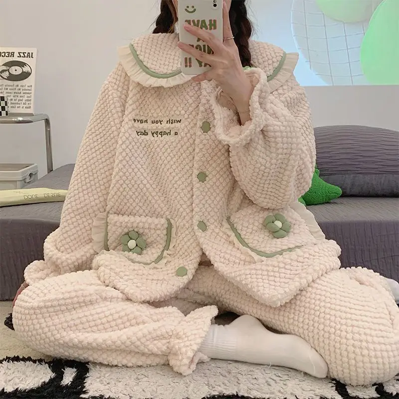 Pijamas de lana coral para mujer, nuevo modelo de invierno, traje de estilo informal dulce, ropa de dormir con forro polar, conjunto de pijama de franela gruesa para el hogar