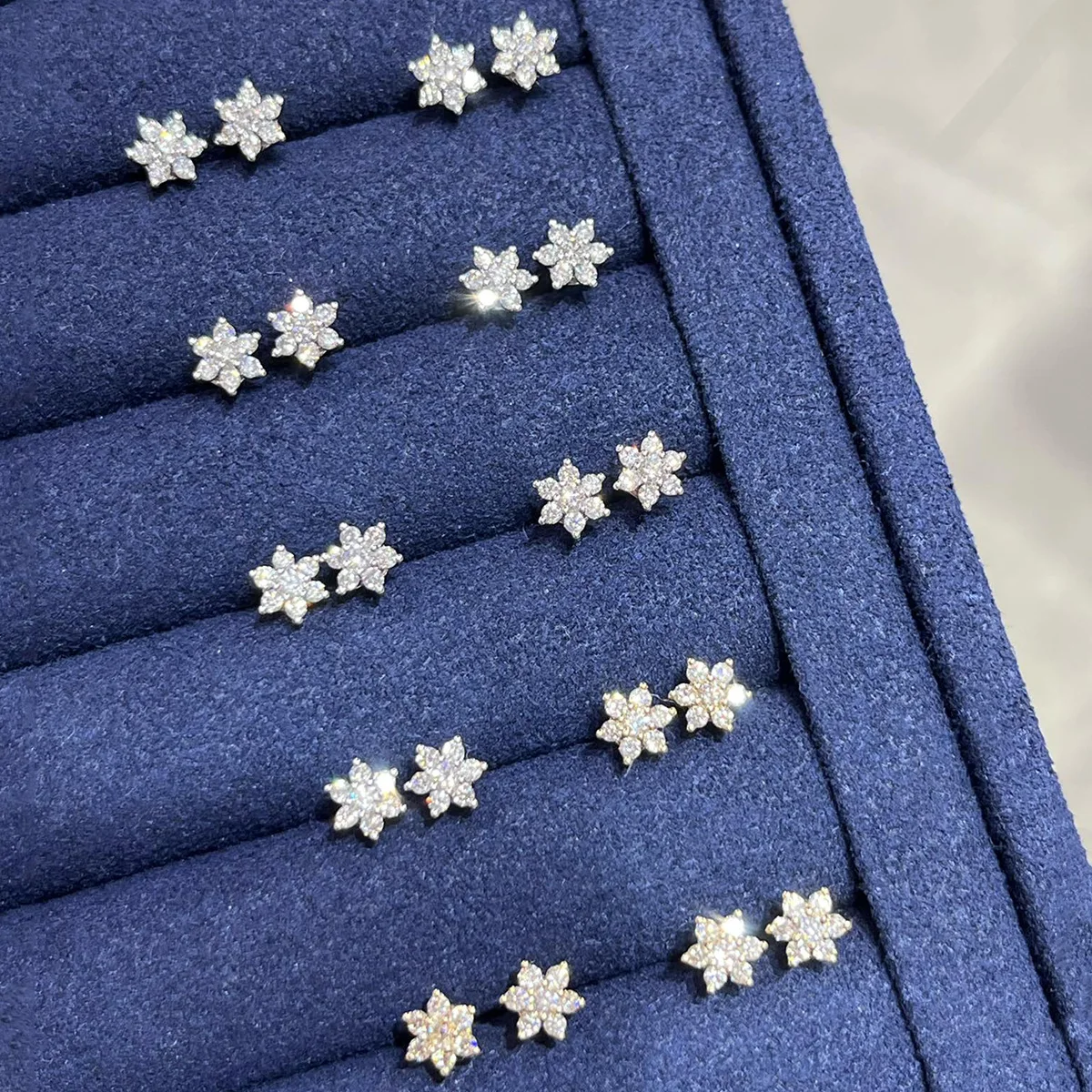 

Modern S925 Pure Silver Snowflake Ear Stud 18K Yellow/White Gold Tiny Clover Earrings For Women Daily Basic Non-fading Jewelry