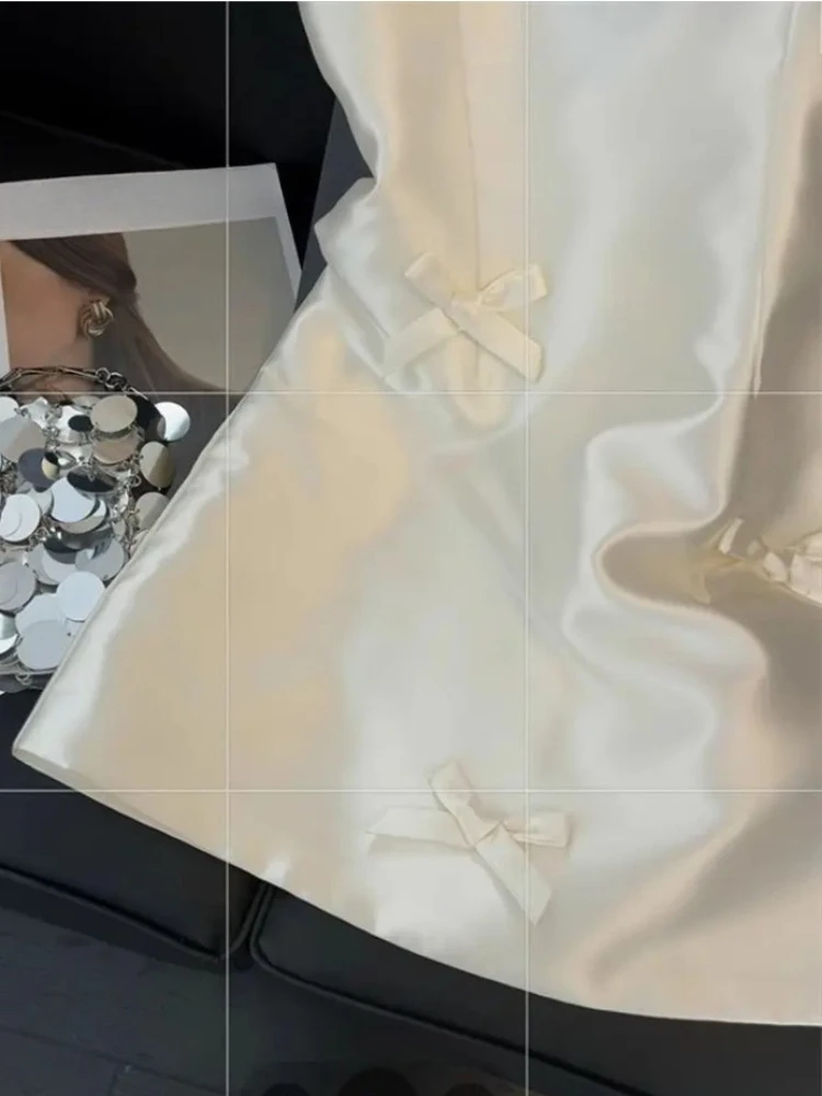エレガントなミニドレス サテン リボン ノースリーブ スクエアネック スリムフィット スーツ フレンチ スタイル パーティー クラブ ナイト レディース サマードレス 衣装
