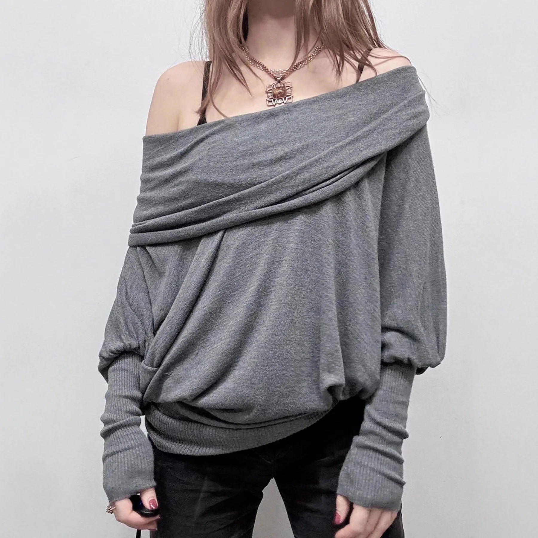 

Casual Style Simple Solid Color One-shoulder Flowing Long Sleeve Top for Women, Batwing Sleeve Pleated Loose T-shirt