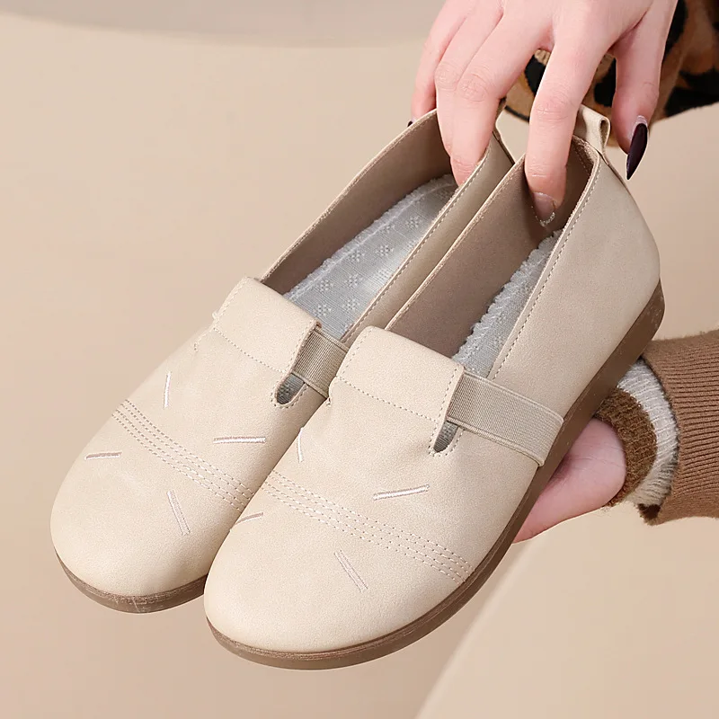 

Spring and Autumn Women's Lazy Casual Single Shoes Breathable Soft Soled Mother Shoes Comfortable Leather Work Shoes