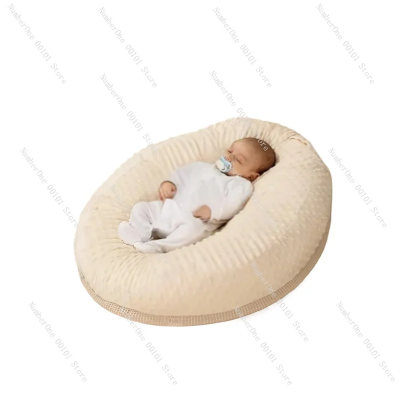 

Newborns Lying On Anti Overflow Pillows, In Bed Sleeping Mats, Baby Feeding Equipment