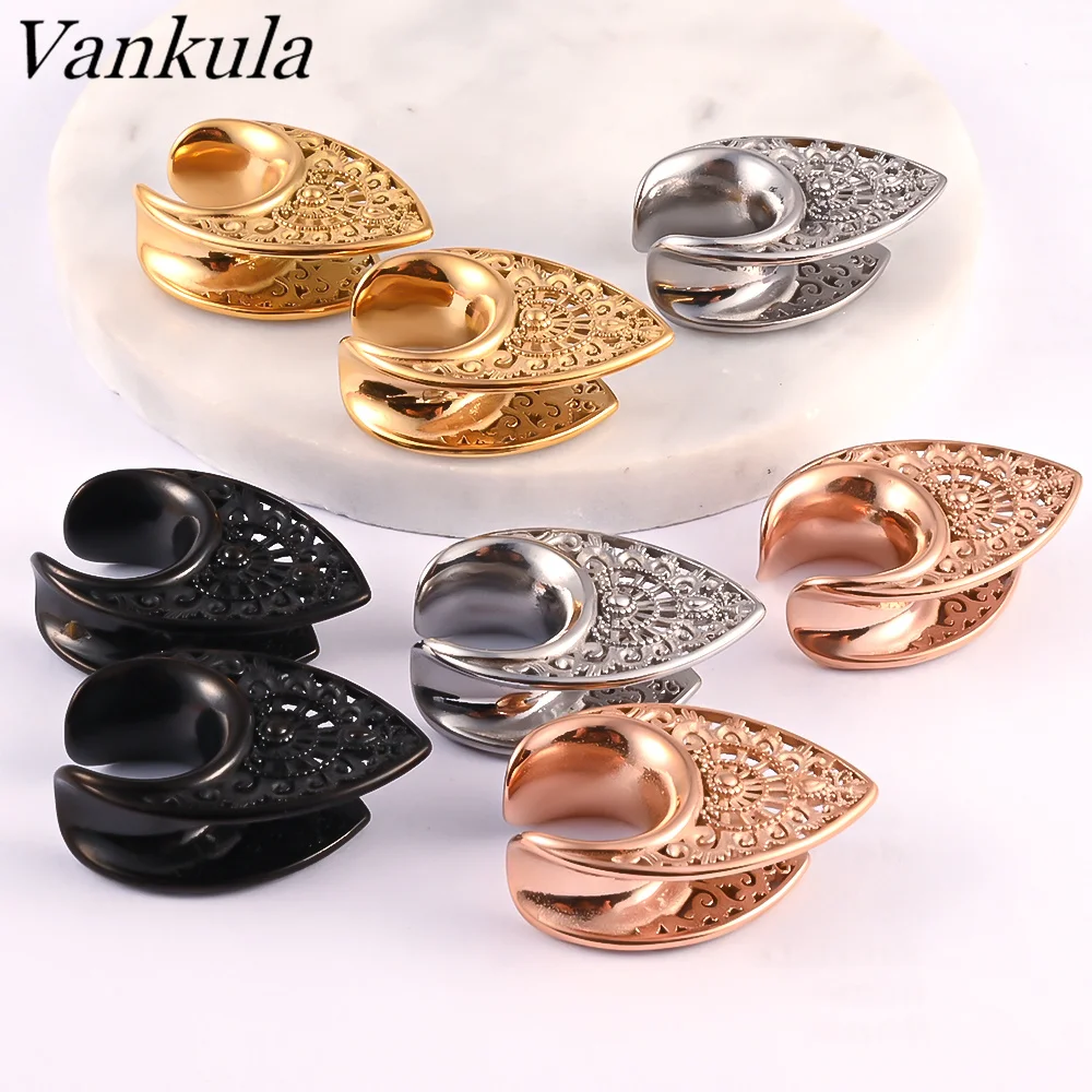 Vankula 2PCS Fashion Ear Tunnel Plug Heart Earrings Piercing Ear Gauges Expander with Zircone