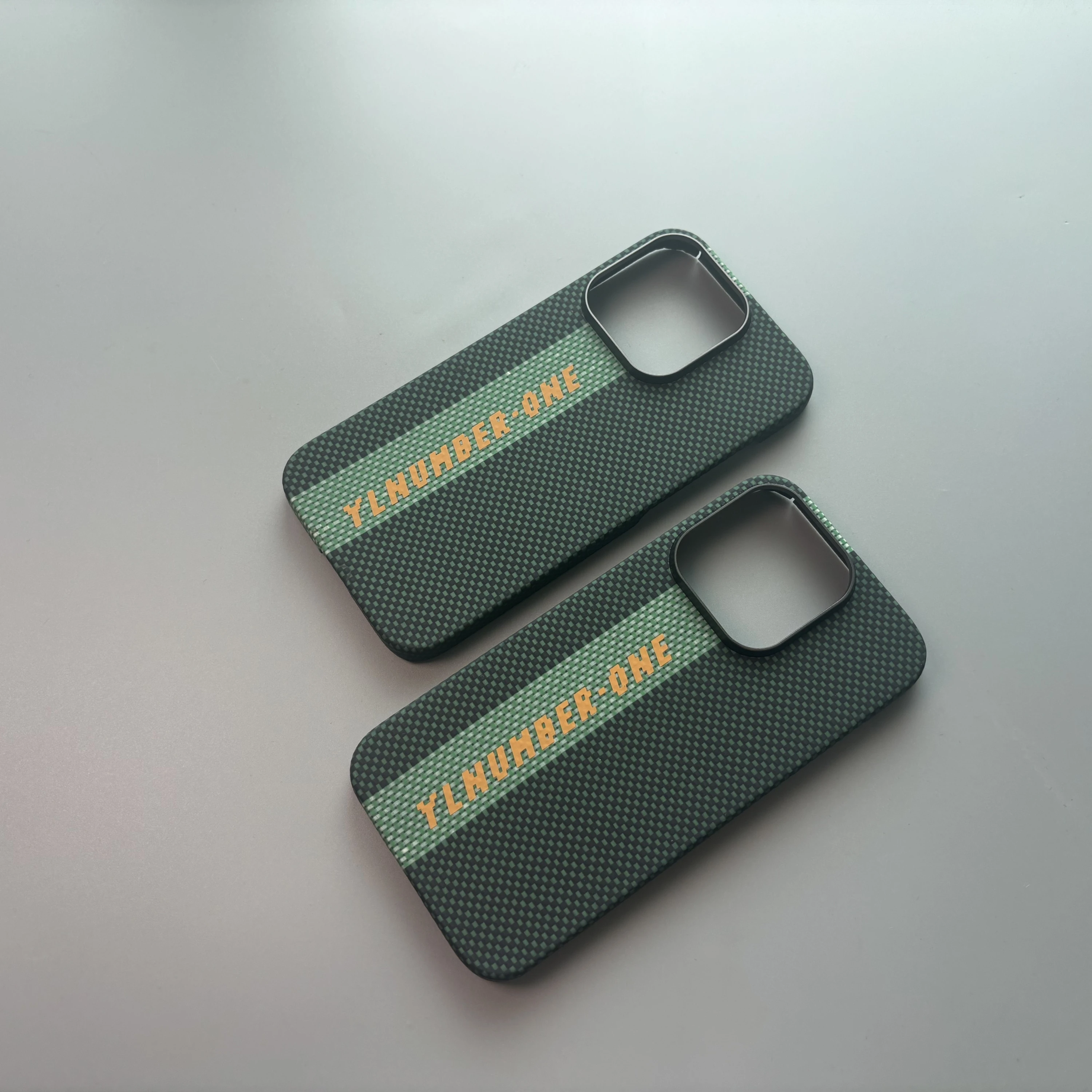 

Deluxe Carbon Fiber Phone Case For Apple iPhone 16 Pro/iPhone 16 Pro Max Kevlar Case 15Pro Slim MagSafe Wireless Charging Case