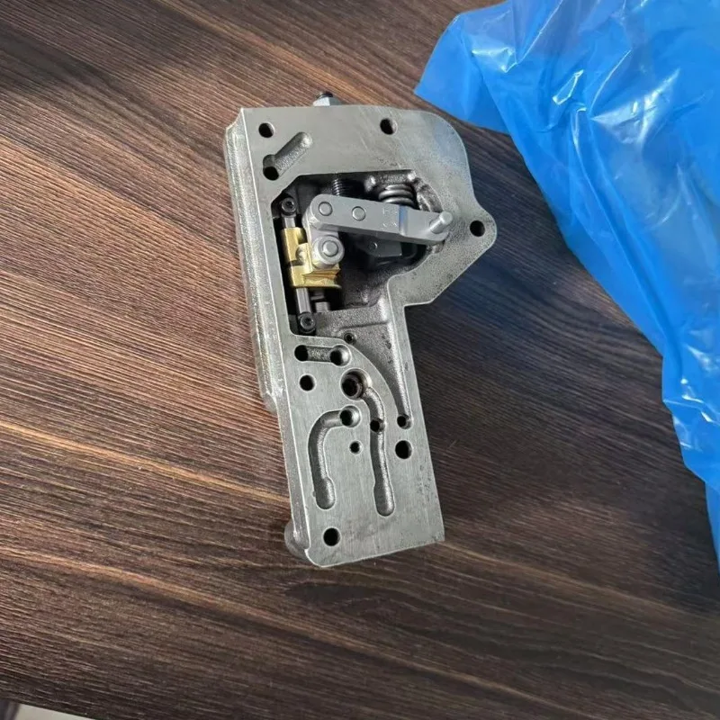 MCV116G4201 MCV116A3204 MCV110A1017 Hydraulic Control Valves Foundation KVEBA1007 KVEBA1407 KVEBB0502 KVEBB0702 Hydraulic Valve