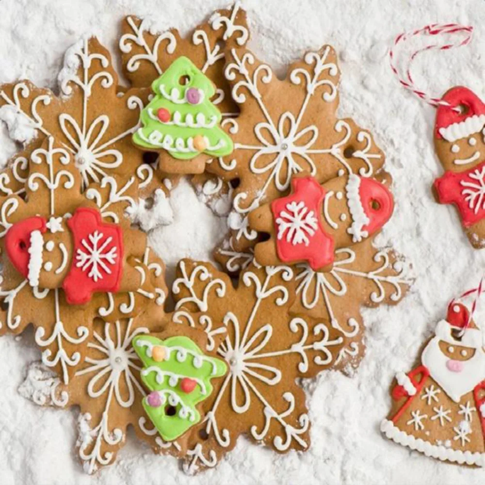 5PCS Christmas Cookie Cutter Set for Baking Christmas Gingerbread Man Snowflake Snowman Christmas Tree DIY Baking Tools Kitchen